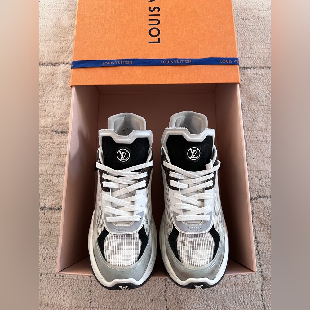 Louis Vuitton Run 55 Sneakers Size 39 Monogram LV